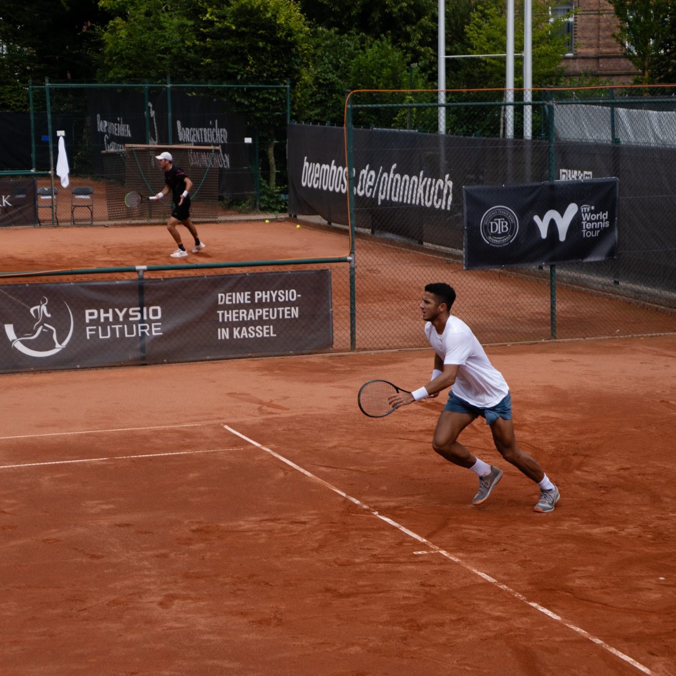 Tennisspieler in Bereitschaftsposition beim Training in Kassel